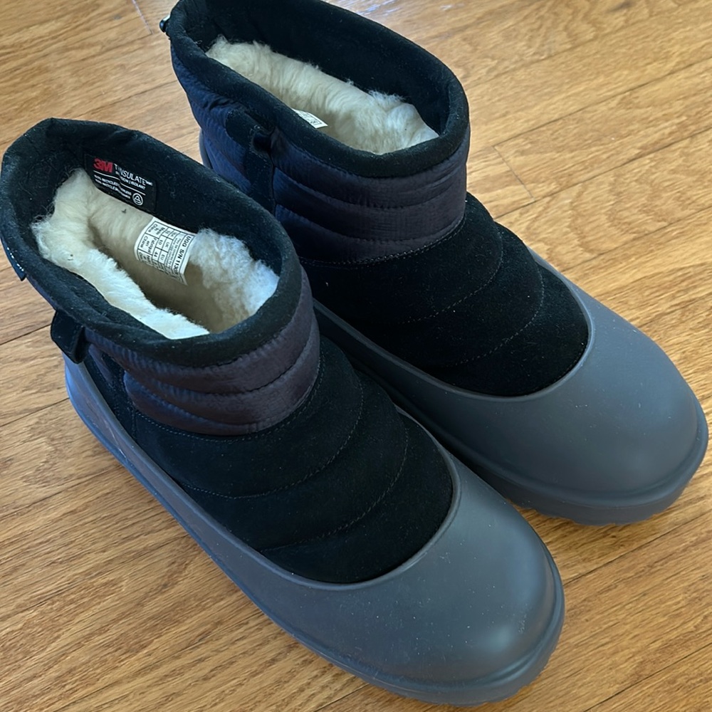 UGG BOOTS NEW NEVER WORN GORE-TEX WATERPROOF WITH RUBBER SLEEVE BLACK MENS 11